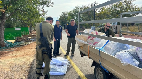 משלוח ציוד לחיילים ביישובים.jpeg